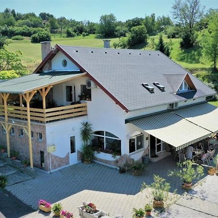 Borkuti Panzio Es Apartman Balatonszemes Ngoại thất bức ảnh