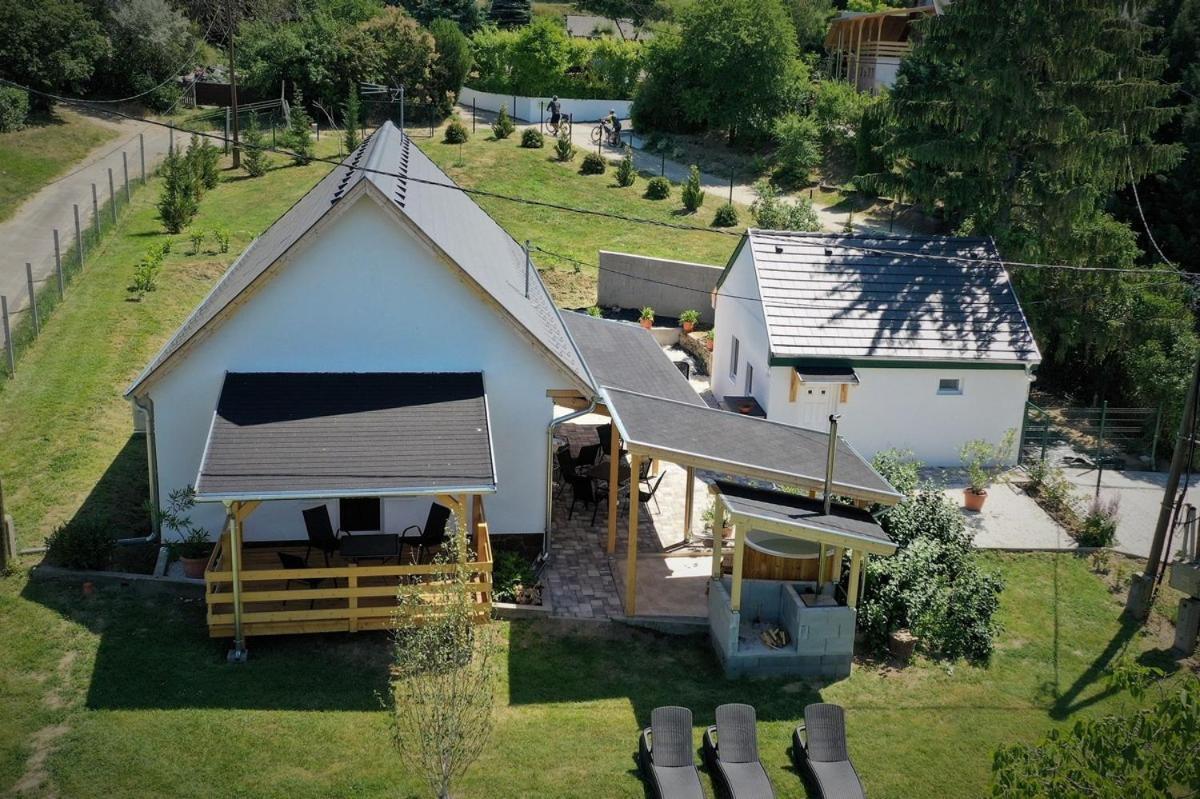 Borkuti Panzio Es Apartman Balatonszemes Ngoại thất bức ảnh