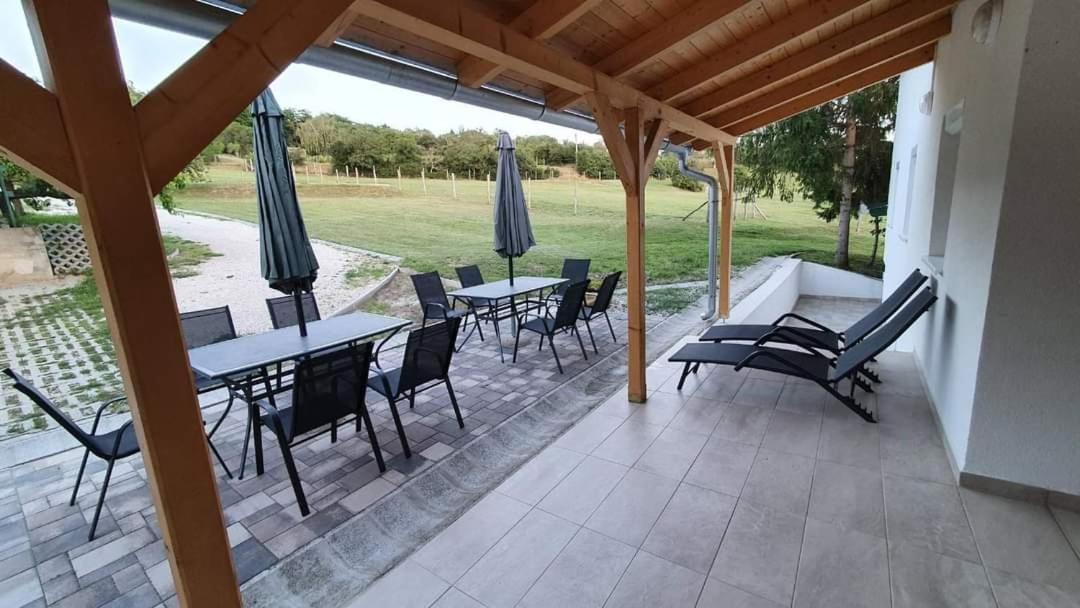 Borkuti Panzio Es Apartman Balatonszemes Ngoại thất bức ảnh